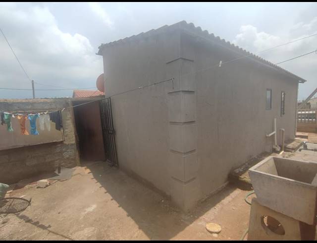 2 BEDROOM HOUSE FOR SALE IN DAVEYTON CENTRAL